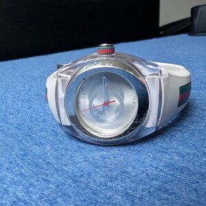 Gucci Sync Quartz White Dial White Rubber Strap Unisex Watch